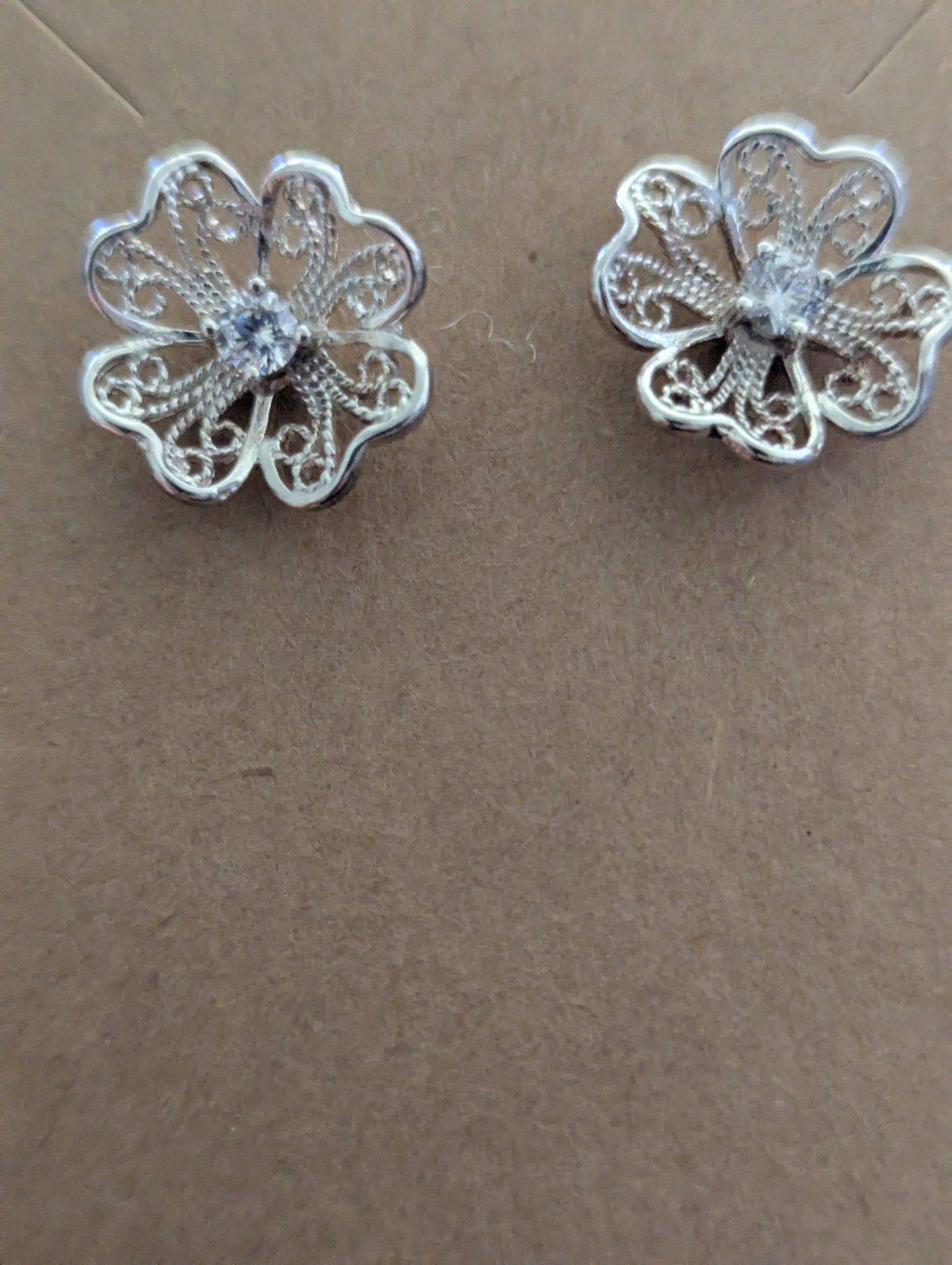 Stunning Silver Flower earrings with filigree pattern