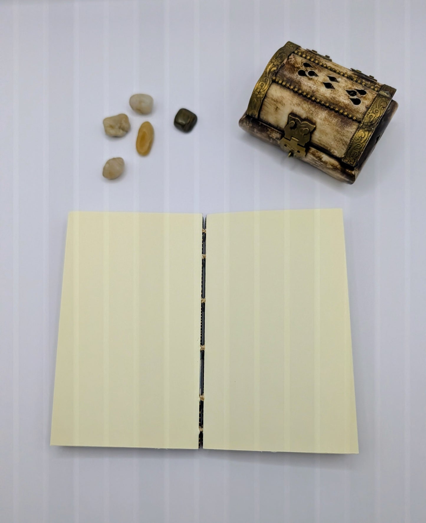 Waves on black background with a gold-accented - Mini Sketchbook - French Stitch