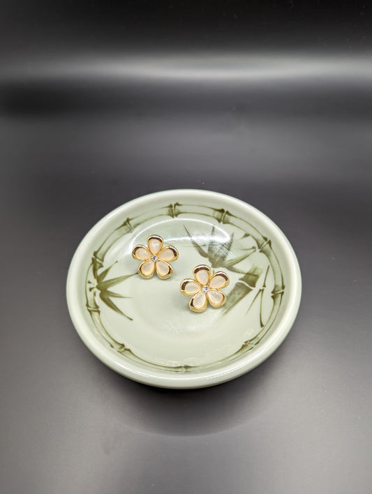 White Daisies with gold edges Earrings