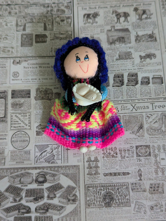Doll Magnet - Holding a Shell with Eggs -Blue Hat - Made in Peru (Copy)