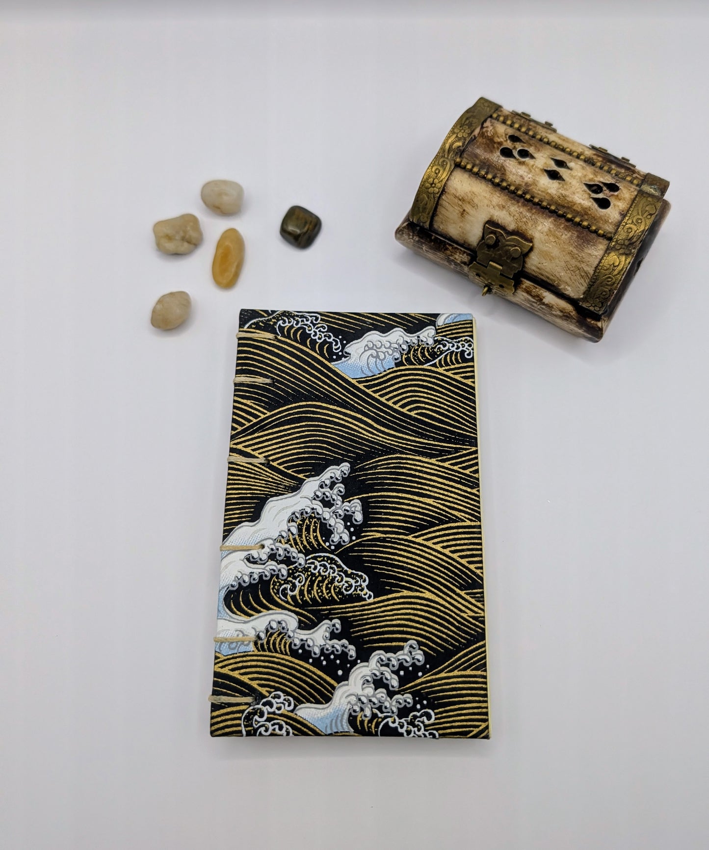 Waves on black background with a gold-accented - Mini Sketchbook - French Stitch