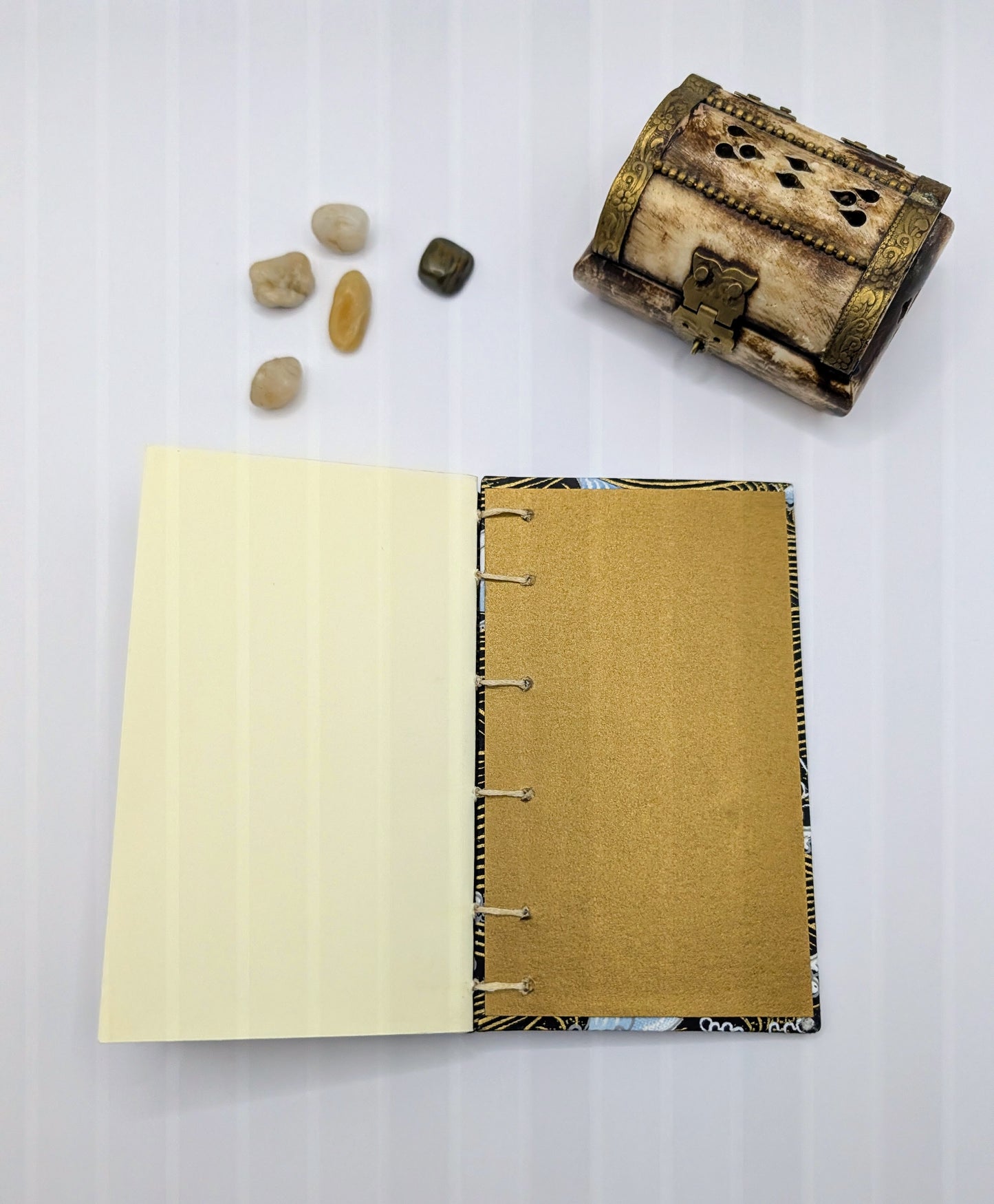 Waves on black background with a gold-accented - Mini Sketchbook - French Stitch