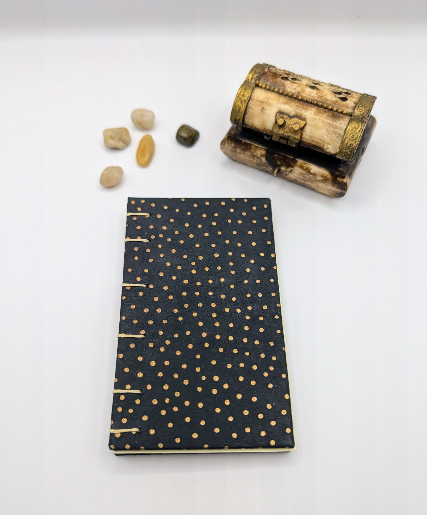 Gold polka dots on black background - Mini Sketchbook - French Stitch