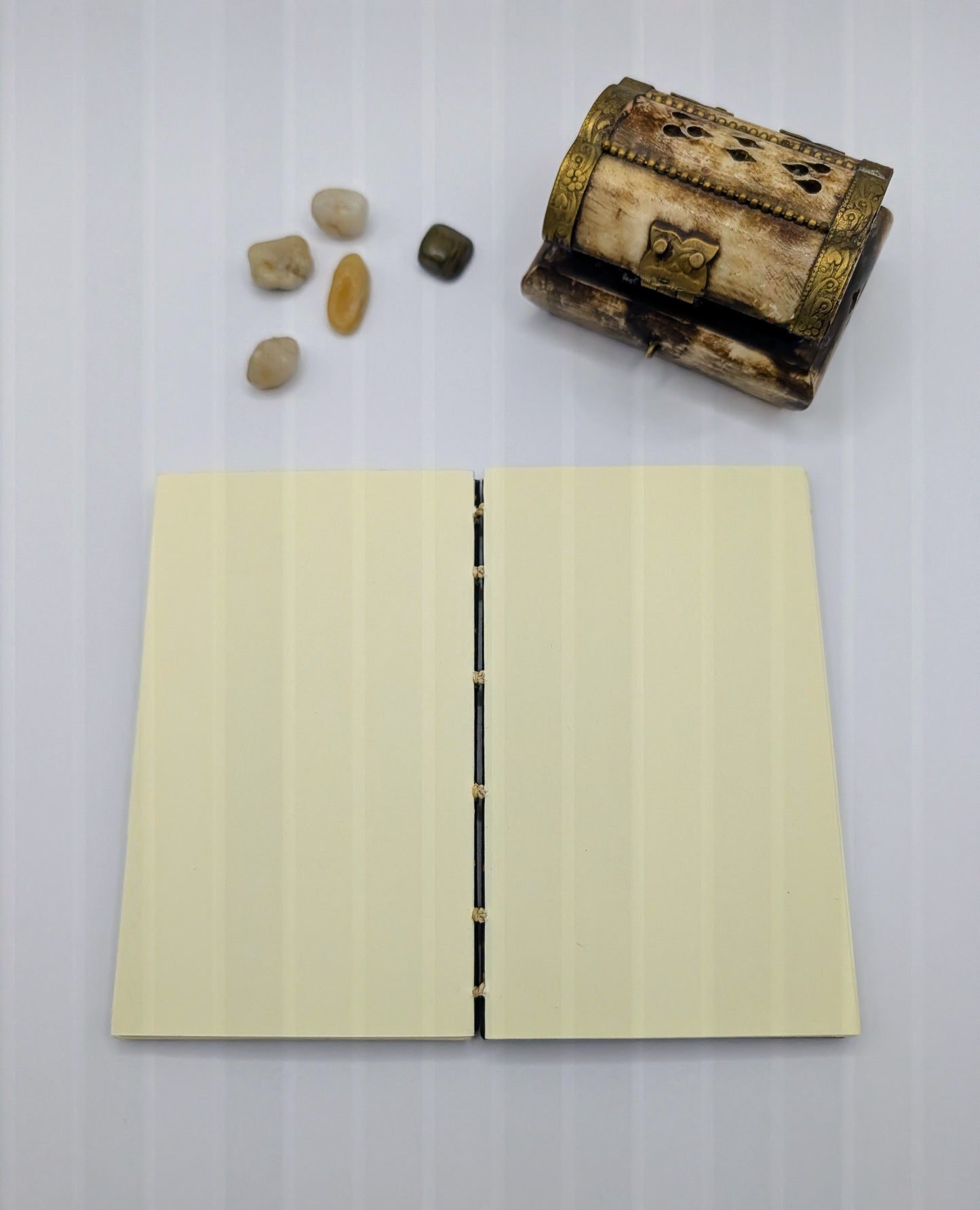 Gold polka dots on black background - Mini Sketchbook - French Stitch