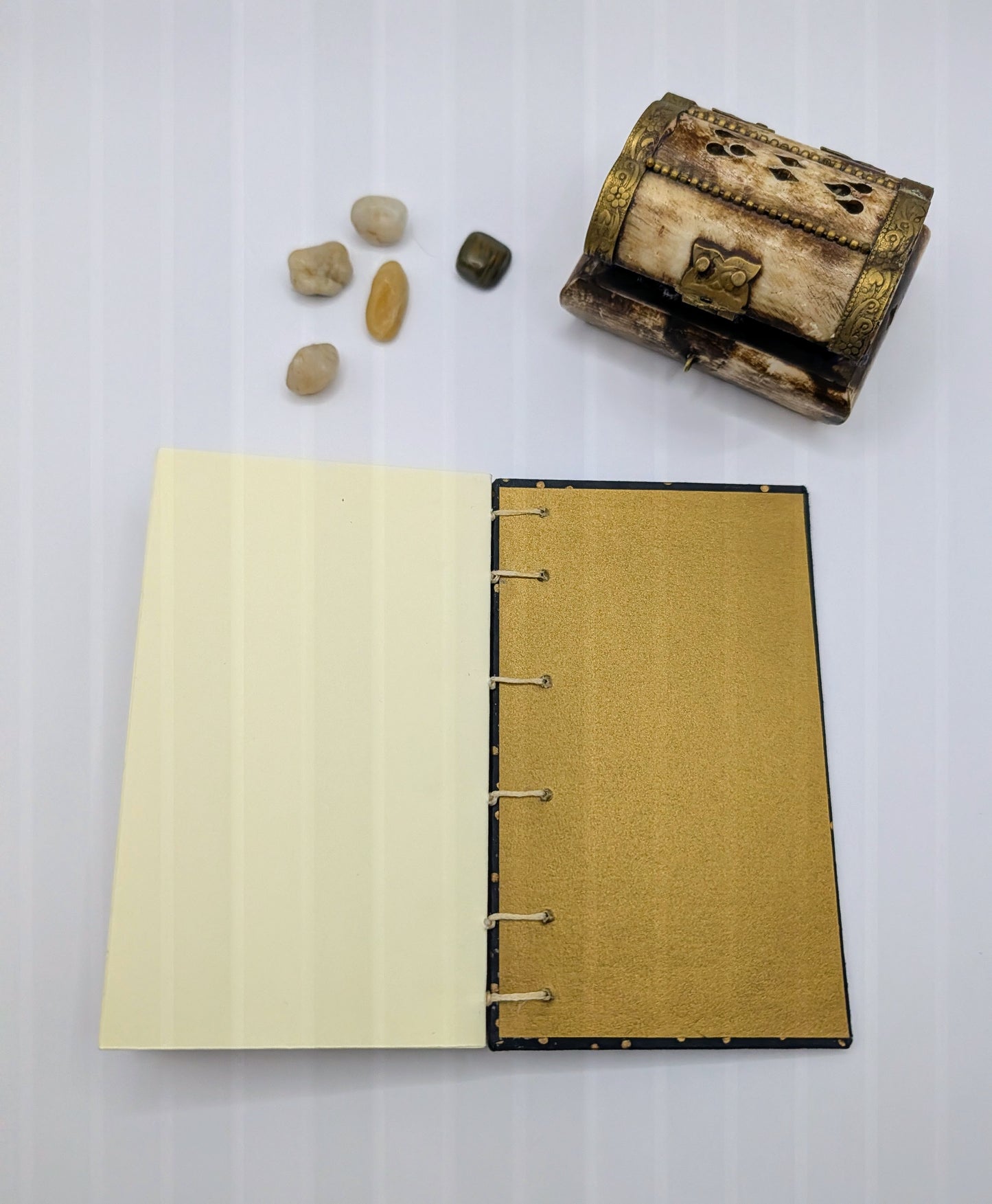 Gold polka dots on black background - Mini Sketchbook - French Stitch